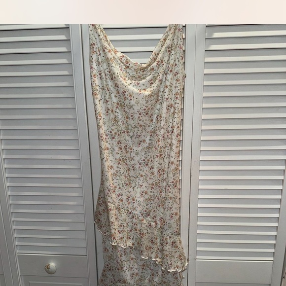 Floral Ruffle Mini Dress - Picture 2 of 4